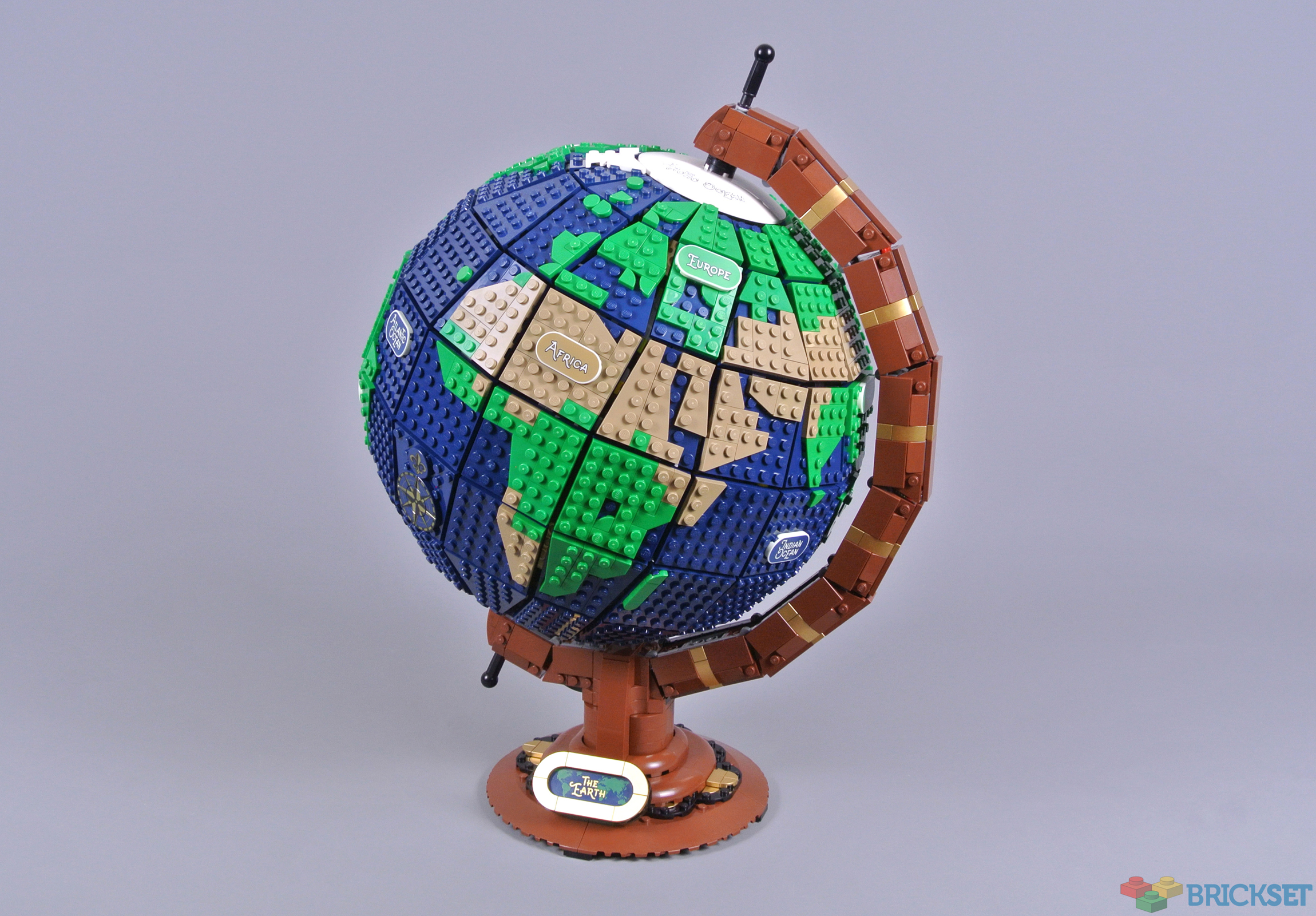 Ideas The newest Globe 21332 Building Set; Build-and-Display Model 2.05-4039